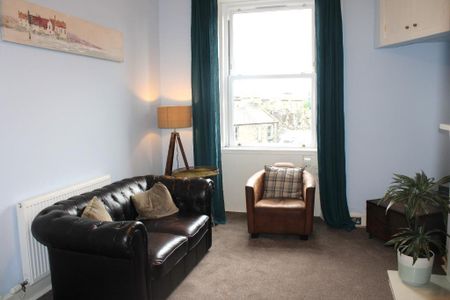 2 bed flat for rent in West End - Photo 2