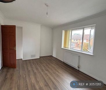 3 bedroom end of terrace house to rent - Photo 2