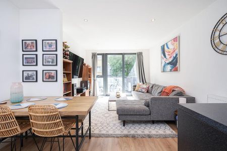 2 bedroom flat to rent - Photo 2