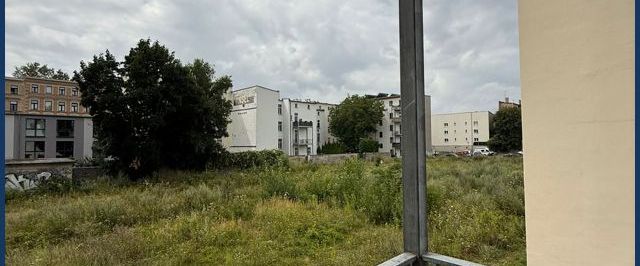 Frisch renovierte 2-Raum-Wohnung mit Balkon, Einbauküche, modernem Bad & Stellplatz! - Photo 1