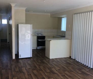 Quiet Complex - Photo 2