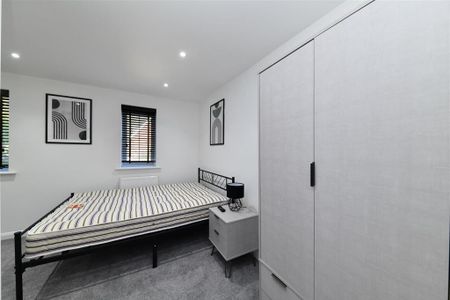 1 bedroom in a house share to rent - Photo 2