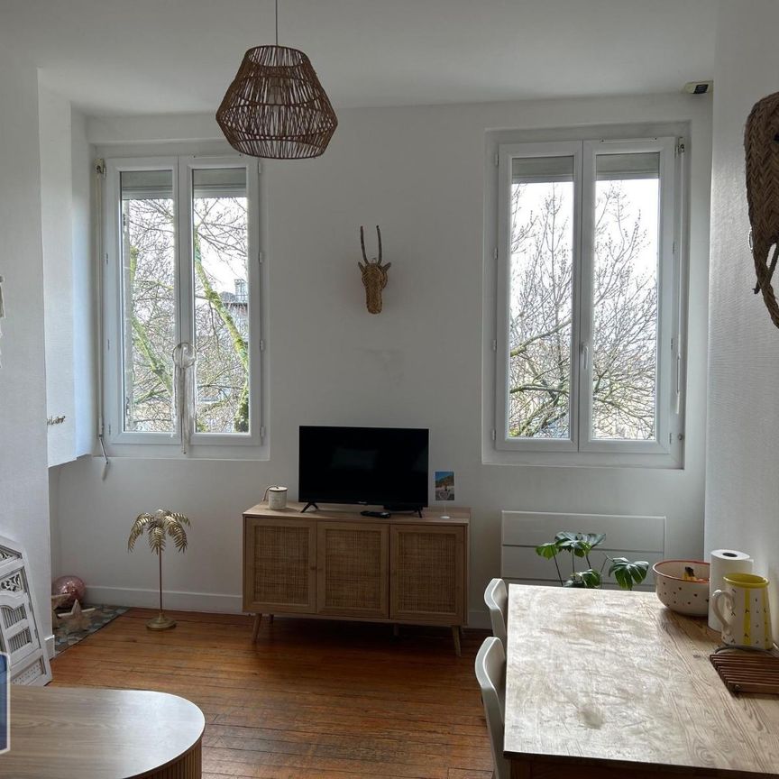Location Appartement 2 pièces 41m² BORDEAUX 33000 - Photo 1