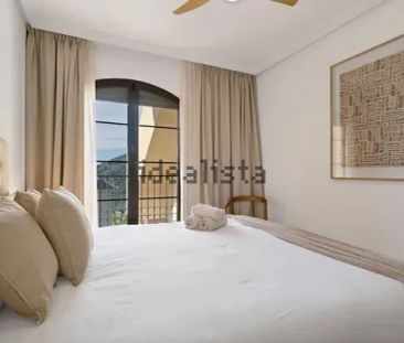 Alquiler de ático en Urbanizacion la finca s/n - Photo 2