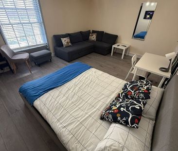 Room in a Shared Flat, St. James's Street, BN2 - Photo 1