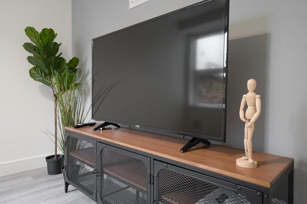 Telephone #32 - Photo 1