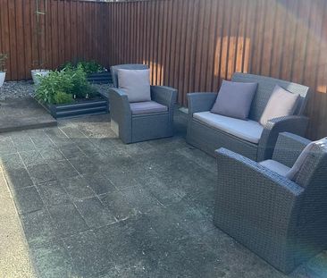 Fully furnished modern unit imcl power - Photo 2