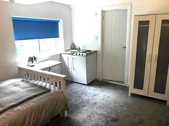 Studio to rent - Photo 1