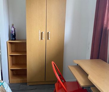 Room in a Shared Flat, London, E14 - Photo 4
