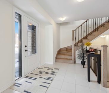 For Lease - 43 Griffith Street, Aurora, Ontario - Photo 6