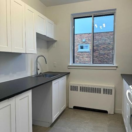 DISPONIBLE MAINTENANT, GRAND 4 1/2 À LOUER, CÔTE-DES-NEIGES - Photo 4