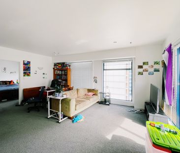 Spacious CBD Apartment - Photo 1