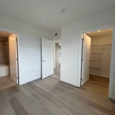 Newly Built 2 Bedroom, 2 Bathroom, Pet Friendly, Rooftop Lounge & More - Photo 4