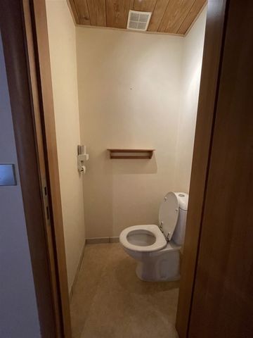 Gunstig gelegen 2 slaapkamer duplex appartement met garage. - Photo 3