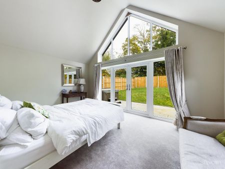 4 bedroom detached house to rent - Photo 5