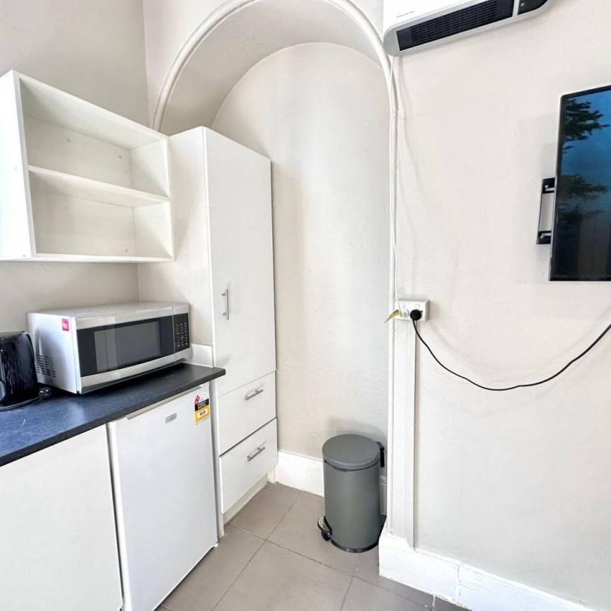 Ensuite Room for Rent in the Heart of Oxford Street - Photo 1