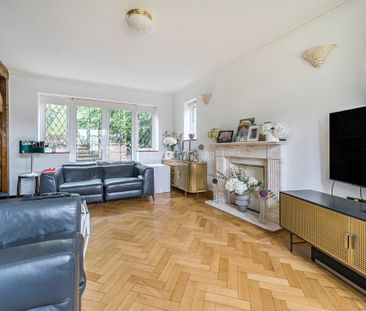 Holmdene Avenue Mill Hill NW7 - Photo 1