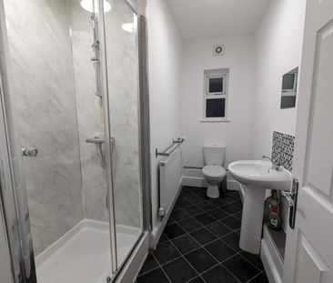 Room in a Shared House, Beeston Road, NG7 - Photo 4