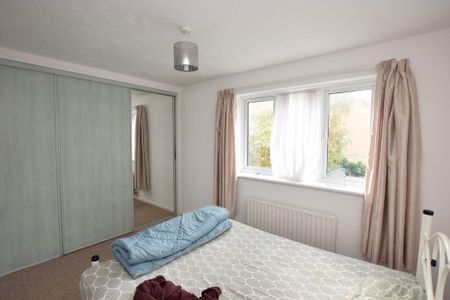 3 bedroom semi-detached house to rent - Photo 2