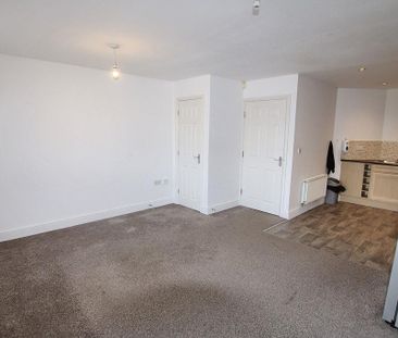 4 bedroom end of terrace house to rent - Photo 1