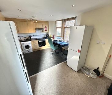 1 bedroom in a house share to rent - Photo 4