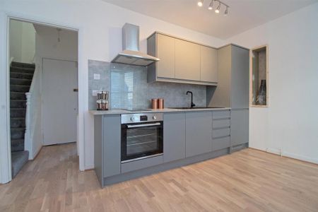 3 bedroom maisonette to rent - Photo 5