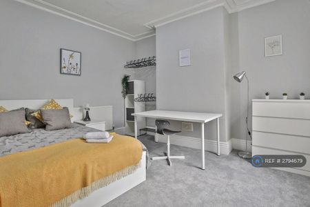 1 bedroom in a house share to rent - Photo 3