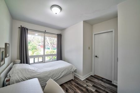 For Lease - 50 Axsmith Crescent, Toronto, Ontario - Photo 4