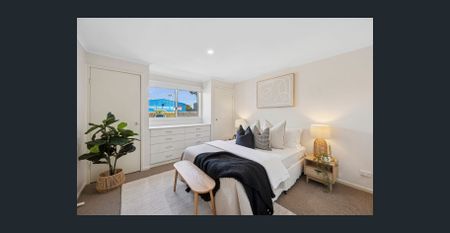 Light-Filled Coastal Living in the Heart of Torquay - Photo 5