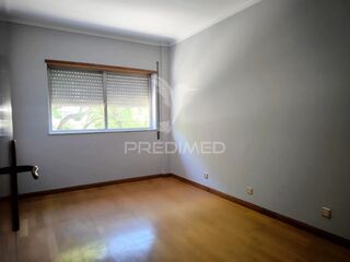 Apartment Renovated well located 3 bedrooms for rent Braga - balcony, air conditioning - Photo 2