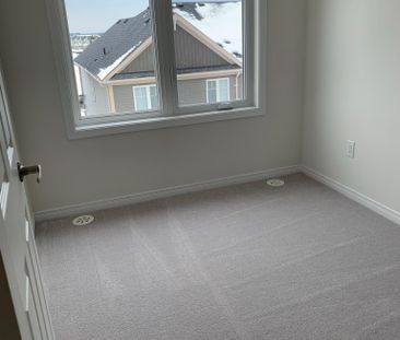 For Lease - 99 Danzatore Path, Oshawa, Ontario - Photo 3