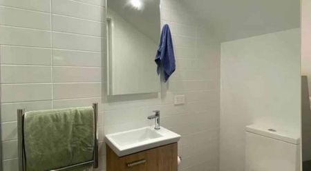 Modern 1BR Townhouse in Te Aro - Photo 5