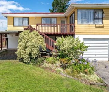 Charming 3BR Ranui Home - Sunset & Big backyard - Photo 6