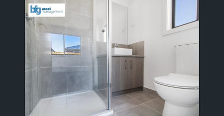 Modern & Spacious 4-Bedroom Home in Armstrong Creek! - Photo 2