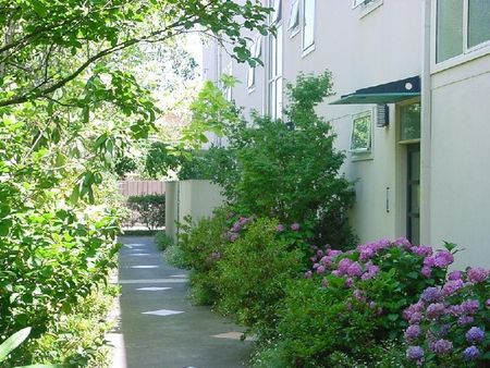 FANTASTIC 1 BEDROOM APARTMENT - Photo 3