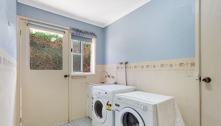 Spacious Family Home in Quiet Court Location - Photo 3