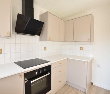 3 bedroom end of terrace house to rent - Photo 2