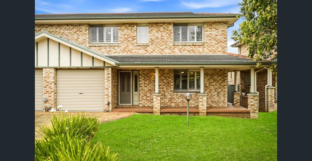 BEAUTIFUL 3 BEDROOM TOWNHOUSE - Photo 1