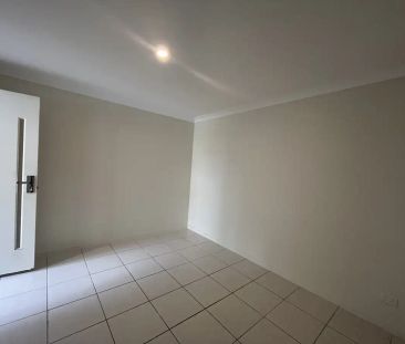 “Peaceful Family Home Opposite Parklands” - Photo 5