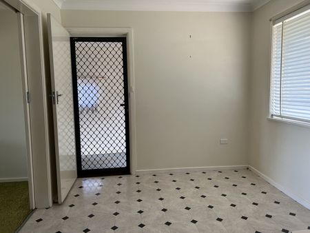 4 Queen Street, EAST TAMWORTH NSW 2340 - Photo 4