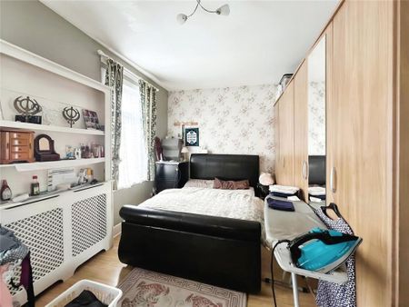 3 bedroom end of terrace house to rent - Photo 4