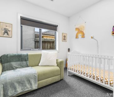 Light filled three bedroom residence with quality fixtures and fitt... - Photo 1