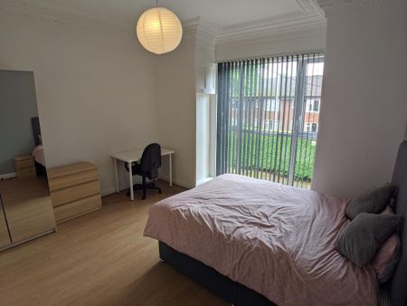 3 bedroom flat to rent - Photo 3