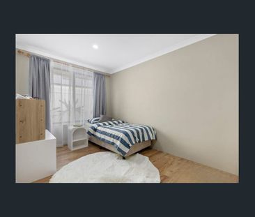 Spacious Family Home in Quiet Location – 32 Tintagel Loop, Orelia W... - Photo 6