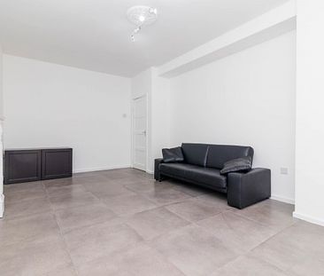 Newly refurbished 3 bedroom flat in Old Street - Photo 1