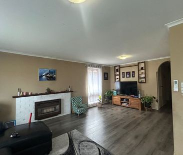 3-Bedroom Family Home in a Quiet, Convenient Location !!! - Photo 6