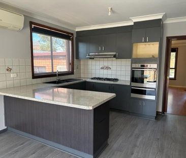 LOVELY 3 BEDROOM HOME - Photo 3