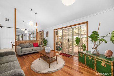 Cosy three-bedroom, two-bathroom home in ideal location - Photo 3