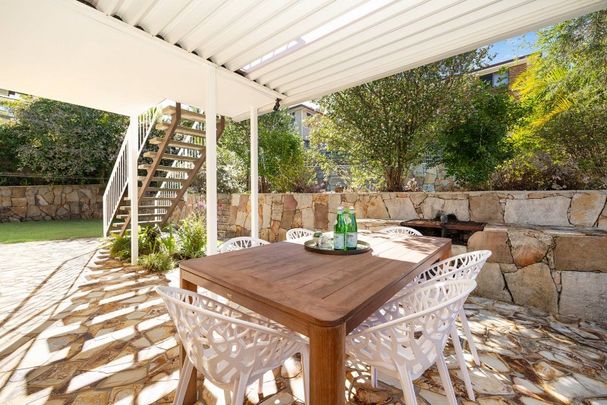 Family Sanctuary on 598sqm with multiple living zones and beautiful garden - Photo 1
