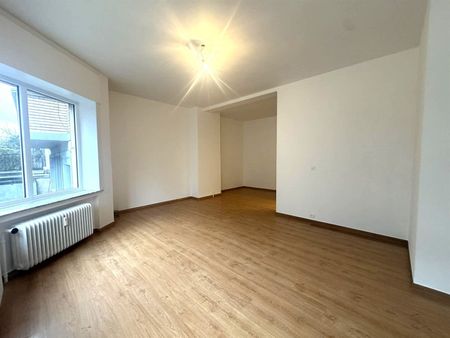 Volledig gerenoveerd appartement op gelijkvloers met aangenaam terras/koer. - Foto 5
